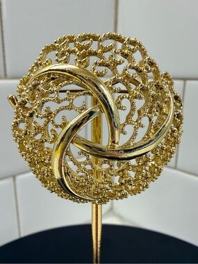 SPHINX Textured Gold Knot Filigree Brooch - Women Jewelry